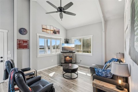House in Lake Panasoffkee, Florida 2 bedrooms, 66.89 sq.m. № 2109189 - photo 6