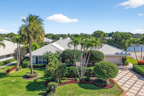 House in Boynton Beach, Florida 3 bedrooms, 323.11 sq.m. № 2169881