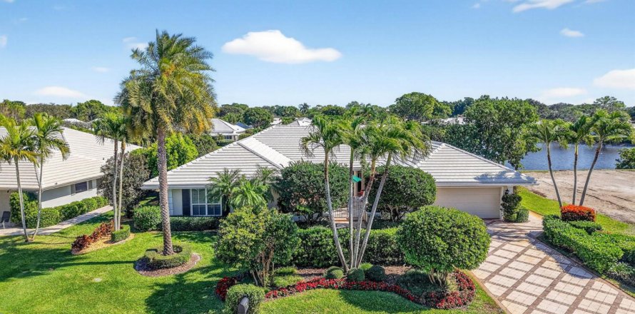 House in Boynton Beach, Florida 3 bedrooms, 323.11 sq.m. № 2169881