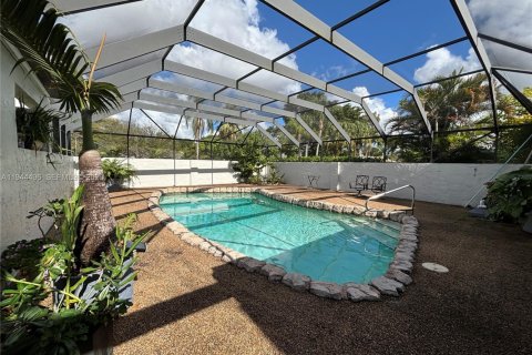 Apartamento en alquiler en Coral Springs, Florida, 2 dormitorios, 267.37 m2 № 2060112 - foto 2