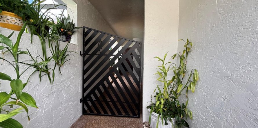 Apartamento en Coral Springs, Florida 2 dormitorios, 267.37 m2 № 2060112