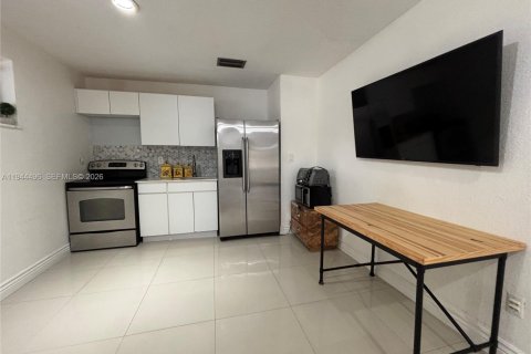 Apartamento en alquiler en Coral Springs, Florida, 2 dormitorios, 267.37 m2 № 2060112 - foto 4