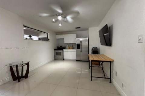Apartamento en alquiler en Coral Springs, Florida, 2 dormitorios, 267.37 m2 № 2060112 - foto 5