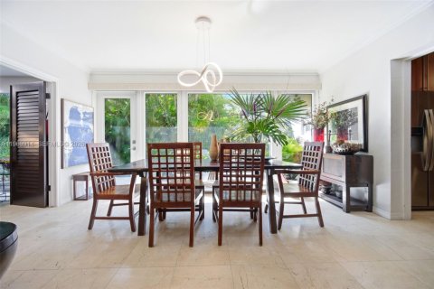 House in Miami, Florida 3 bedrooms, 238.57 sq.m. № 2030703 - photo 10