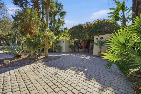 House in Miami, Florida 3 bedrooms, 238.57 sq.m. № 2030703 - photo 4