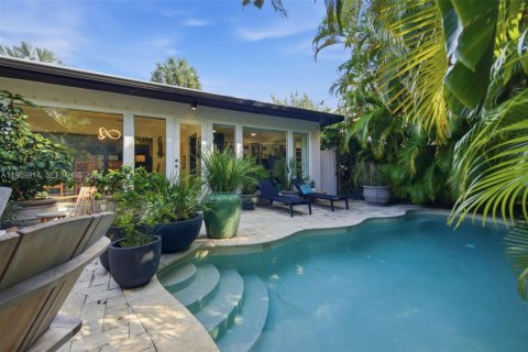 House in Miami, Florida 3 bedrooms, 238.57 sq.m. № 2030703 - photo 27