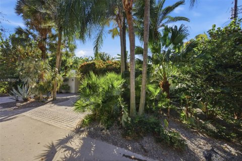 House in Miami, Florida 3 bedrooms, 238.57 sq.m. № 2030703 - photo 2