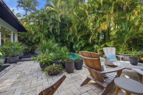 House in Miami, Florida 3 bedrooms, 238.57 sq.m. № 2030703 - photo 30