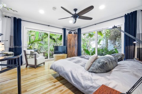 House in Miami, Florida 3 bedrooms, 238.57 sq.m. № 2030703 - photo 21