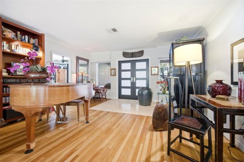 House in Miami, Florida 3 bedrooms, 238.57 sq.m. № 2030703 - photo 12