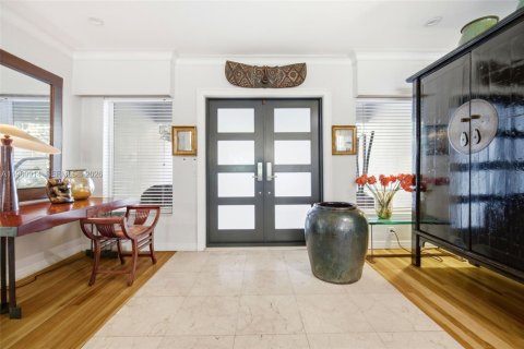 House in Miami, Florida 3 bedrooms, 238.57 sq.m. № 2030703 - photo 8