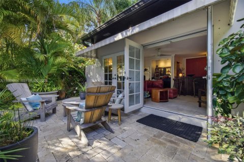 House in Miami, Florida 3 bedrooms, 238.57 sq.m. № 2030703 - photo 23