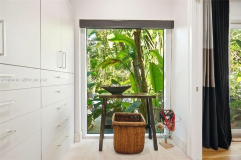 House in Miami, Florida 3 bedrooms, 238.57 sq.m. № 2030703 - photo 18