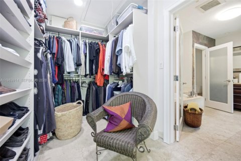 House in Miami, Florida 3 bedrooms, 238.57 sq.m. № 2030703 - photo 19