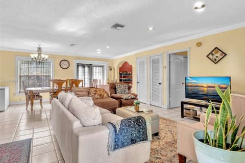 House in Homestead, Florida 3 bedrooms, 152.73 sq.m. № 1881829 - photo 5