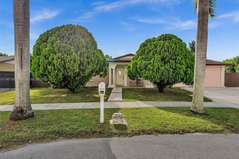 House in Homestead, Florida 3 bedrooms, 152.73 sq.m. № 1881829 - photo 1