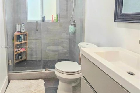 Commercial property in Miami, Florida 265.7 sq.m. № 2390022 - photo 20