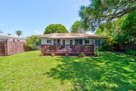 Commercial property in Miami, Florida 265.7 sq.m. № 2390022 - photo 26
