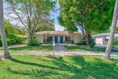 Commercial property in Miami, Florida 265.7 sq.m. № 2390022 - photo 3