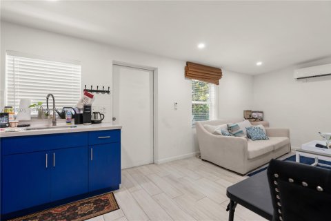 Commercial property in Miami, Florida 265.7 sq.m. № 2390022 - photo 29