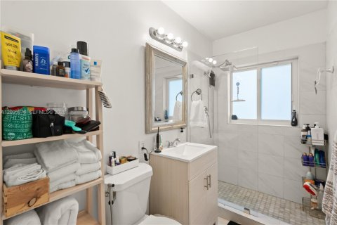 Commercial property in Miami, Florida 265.7 sq.m. № 2390022 - photo 14