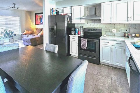Commercial property in Miami, Florida 265.7 sq.m. № 2390022 - photo 23