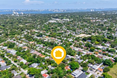 Commercial property in Miami, Florida 265.7 sq.m. № 2390022 - photo 5