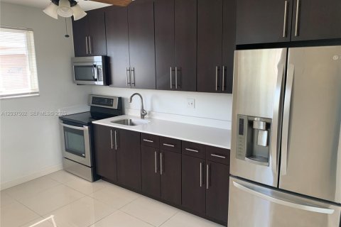 Propiedad comercial en venta en Miami, Florida, 193.14 m2 № 2154541 - foto 2