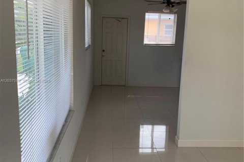 Propiedad comercial en venta en Miami, Florida, 193.14 m2 № 2154541 - foto 7