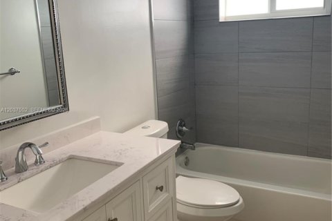 Propiedad comercial en venta en Miami, Florida, 193.14 m2 № 2154541 - foto 3