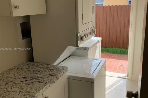 Propiedad comercial en venta en Miami, Florida, 193.14 m2 № 2154541 - foto 9