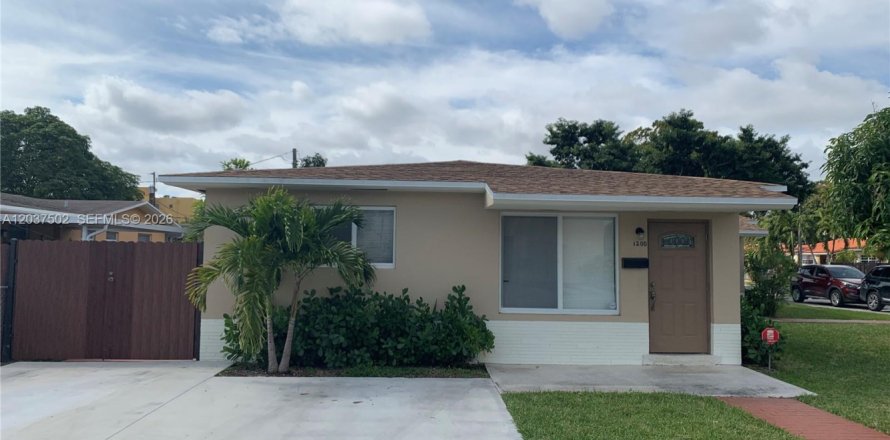 Propiedad comercial en Miami, Florida 193.14 m2 № 2154541