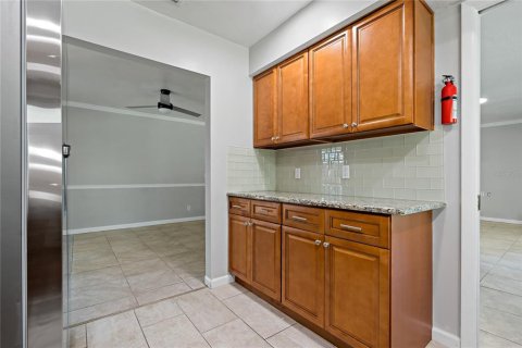 House in Palm Harbor, Florida 3 bedrooms, 135.64 sq.m. № 1801599 - photo 14