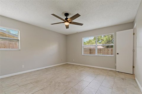House in Palm Harbor, Florida 3 bedrooms, 135.64 sq.m. № 1801599 - photo 18