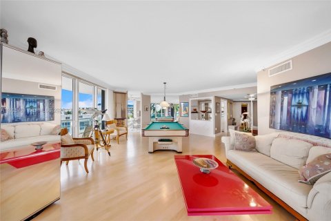 Condominio en venta en Aventura, Florida, 3 dormitorios, 227.61 m2 № 1984161 - foto 16