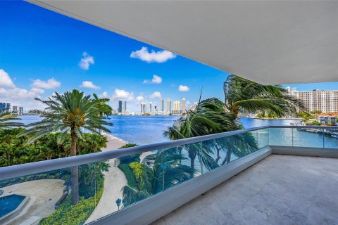 Condominio en venta en Aventura, Florida, 3 dormitorios, 227.61 m2 № 1984161 - foto 26