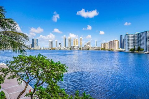 Condominio en venta en Aventura, Florida, 3 dormitorios, 227.61 m2 № 1984161 - foto 27