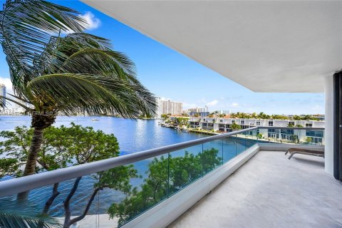 Condominio en venta en Aventura, Florida, 3 dormitorios, 227.61 m2 № 1984161 - foto 25