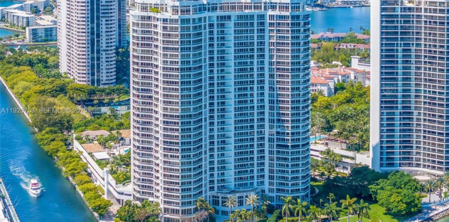 Condominio en Aventura, Florida, 3 dormitorios № 1984161