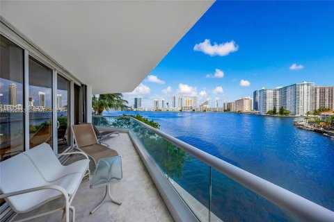 Condominio en venta en Aventura, Florida, 3 dormitorios, 227.61 m2 № 1984161 - foto 24