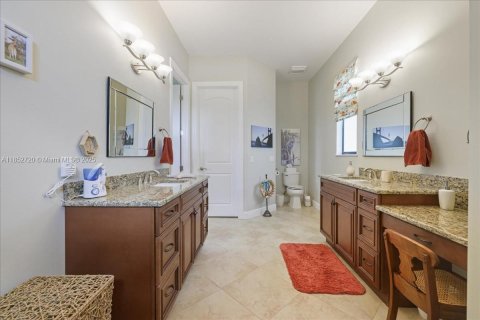 House in Cape Coral, Florida 3 bedrooms, 198.53 sq.m. № 1859216 - photo 20