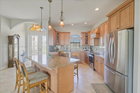House in Cape Coral, Florida 3 bedrooms, 198.53 sq.m. № 1859216 - photo 8