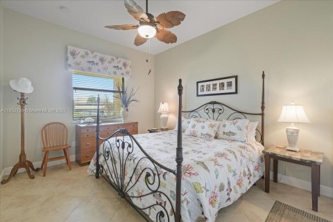 House in Cape Coral, Florida 3 bedrooms, 198.53 sq.m. № 1859216 - photo 23