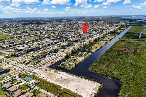 House in Cape Coral, Florida 3 bedrooms, 198.53 sq.m. № 1859216 - photo 30
