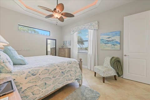 House in Cape Coral, Florida 3 bedrooms, 198.53 sq.m. № 1859216 - photo 17