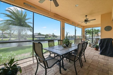 House in Cape Coral, Florida 3 bedrooms, 198.53 sq.m. № 1859216 - photo 5