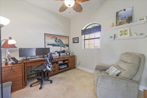 House in Cape Coral, Florida 3 bedrooms, 198.53 sq.m. № 1859216 - photo 16