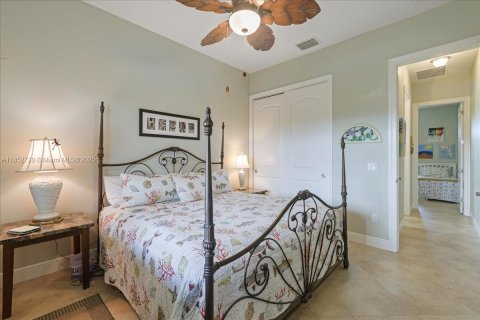 House in Cape Coral, Florida 3 bedrooms, 198.53 sq.m. № 1859216 - photo 24