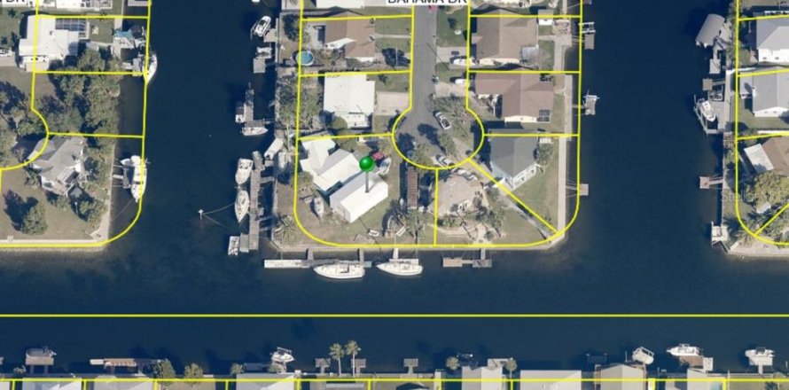 House in Hernando Beach, Florida 2 bedrooms, 110.18 sq.m. № 1821383