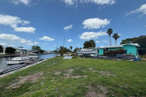 House in Hernando Beach, Florida 2 bedrooms, 110.18 sq.m. № 1821383 - photo 4